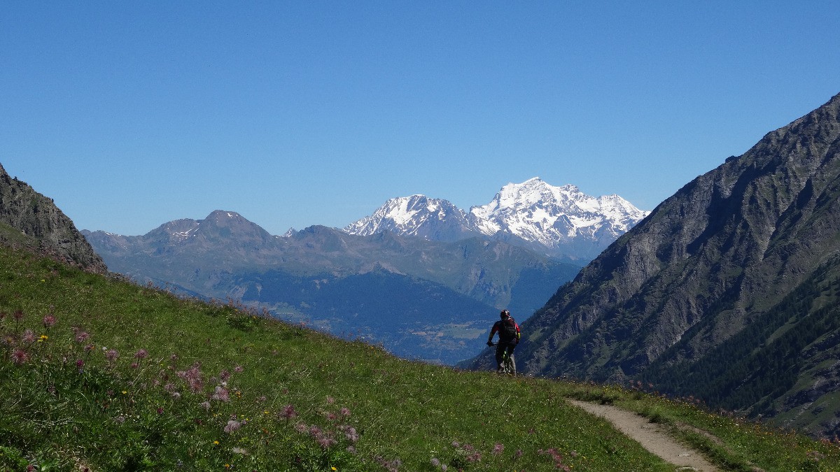#18 Yves devant le Grand Combin Yves devant le Grand Combin
