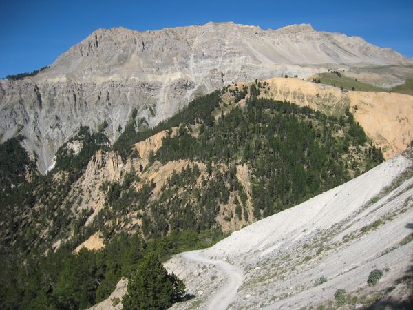 #2 Montée au col des Thures : Le sentier roule bien par endroits Montée au col des Thures : Le sentier roule bien par endroits