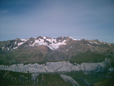 Les grandes Rousses : vue sur ce massif avec l'étendard à droite