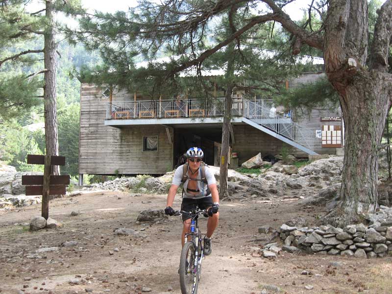 #6 refuge de la Sega : Je profite des rares moments sur le vélo. refuge de la Sega : Je profite des rares moments sur le vélo.