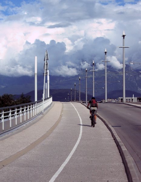 #6 Yeeeeesss, pont de Catane : Dernière difficulté de notre GTV ;-) On a bien fait de tenter notre chance malgré la météo de vendredi catastrophique ! Heureux ! Yeeeeesss, pont de Catane : Dernière difficulté de notre GTV ;-) On a bien fait de tenter notre chance malgré la météo de vendredi catastrophique ! Heureux !