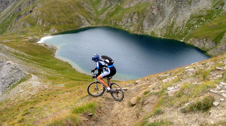 #18 Epingle sur le lac : Miamm Epingle sur le lac : Miamm