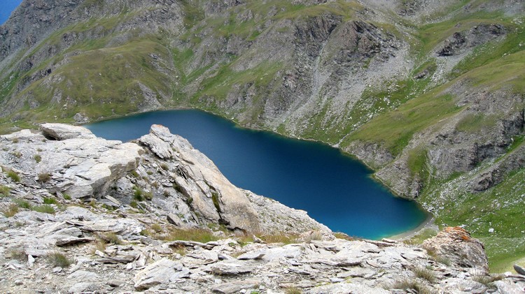 #13 Le Grand Laus : Le lac illuminé vu du haut, superbe ! Le Grand Laus : Le lac illuminé vu du haut, superbe !