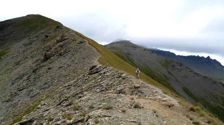 #16 Crête de descente : Anne-Cé sur le fil Crête de descente : Anne-Cé sur le fil
