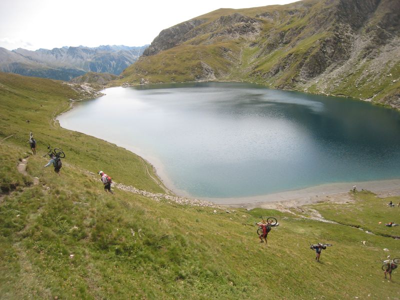 #3 Lac de Malrif : Attaque du portage juste après le pique-nique Lac de Malrif : Attaque du portage juste après le pique-nique