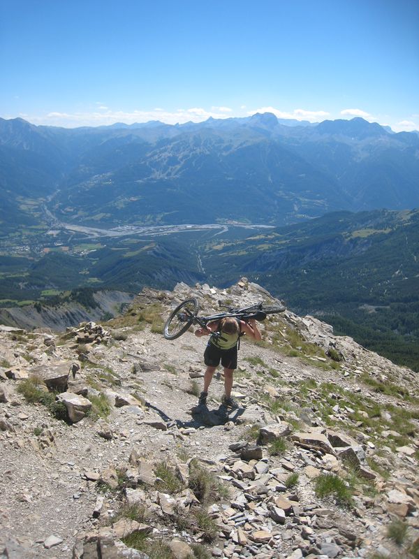 #17 Montée à la Pare : Et Barcelonnette juste en dessous ! Montée à la Pare : Et Barcelonnette juste en dessous !