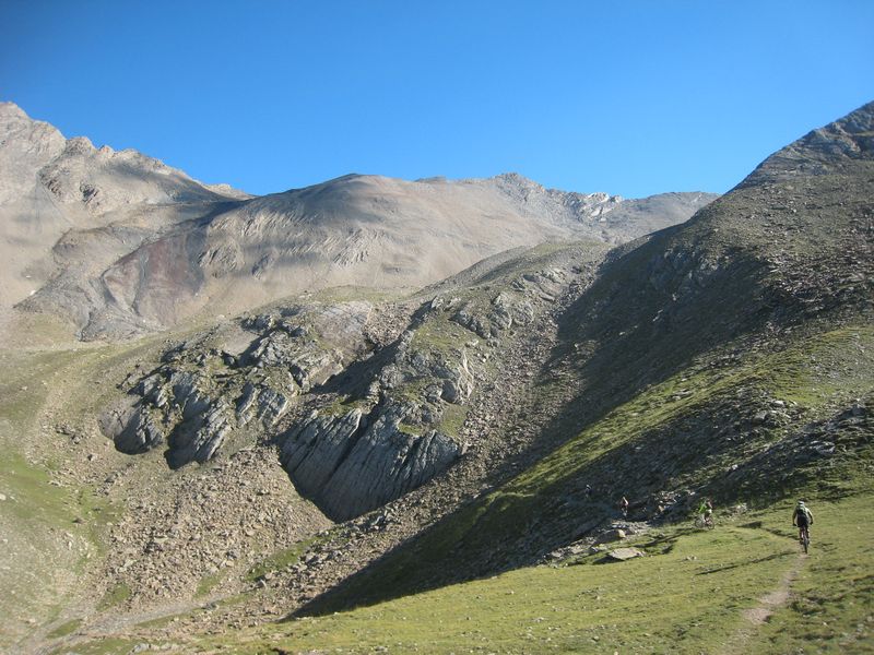#27 Reverdillon : Retour à la moyenne montagne sous les diverses couches de strates Reverdillon : Retour à la moyenne montagne sous les diverses couches de strates