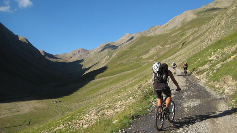 #1 Col de la Pare : Montée à la fraîche au Parpaillon. Vue sur le col de la Pare que l Col de la Pare : Montée à la fraîche au Parpaillon. Vue sur le col de la Pare que l'on retrouvera plus tard.