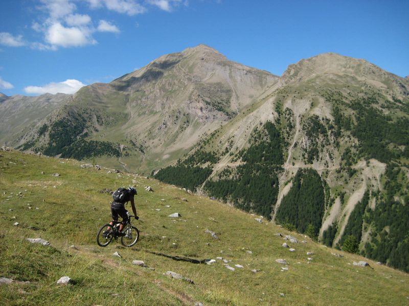 #7 Descente du Girabeau : Face à l Descente du Girabeau : Face à l'imposant Boussolenc.