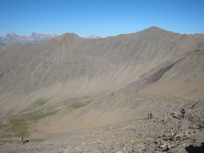 #25 Caillasse : LE sentier est presque propre vu les environs Caillasse : LE sentier est presque propre vu les environs
