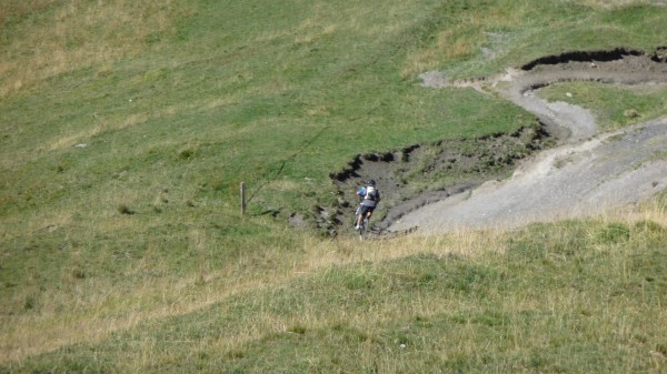 #5 Descente sur Besse : La belle trace du GR54 direction Besse... Descente sur Besse : La belle trace du GR54 direction Besse...