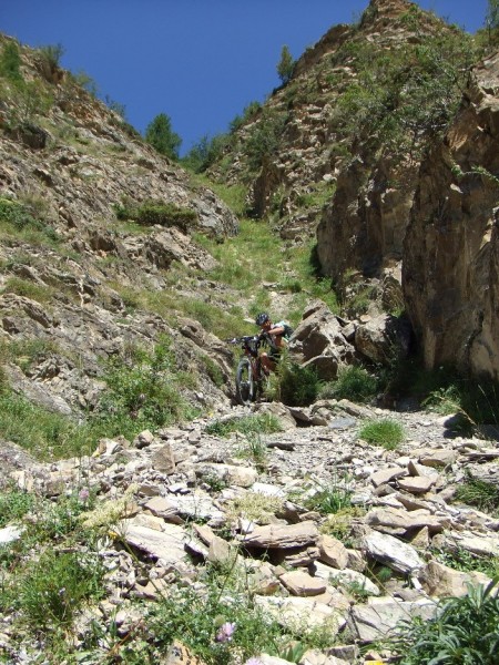 Galère : La descente du col de Jaffueil (Crevoux) pour rejoindre La Chalp n'est pas trop praticable...