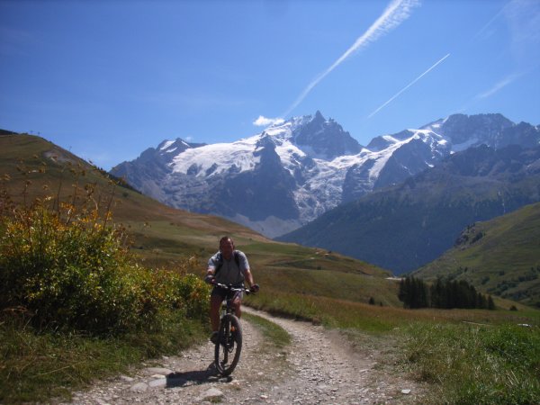 #5 Arrivée au Rivet du Milieu : Encore du roulant, en attendant le portage Arrivée au Rivet du Milieu : Encore du roulant, en attendant le portage