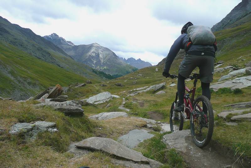 #12 col du longet : descente sans fin vers maljasset col du longet : descente sans fin vers maljasset
