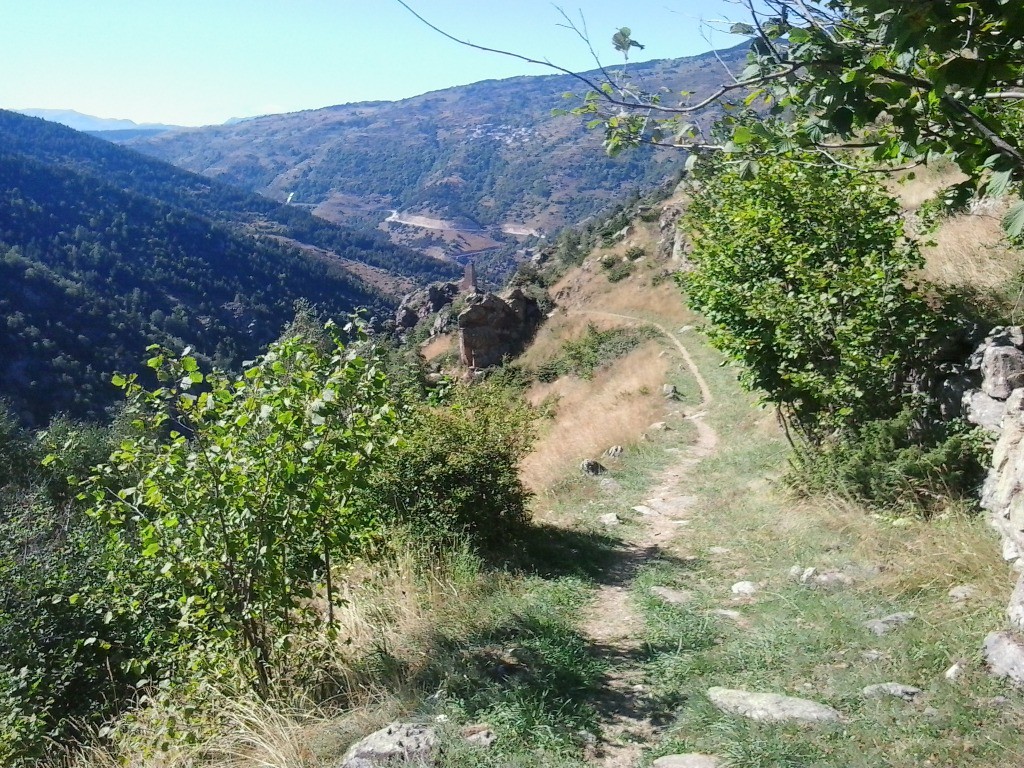 Début du sentier au dessus de Prats Balaguer