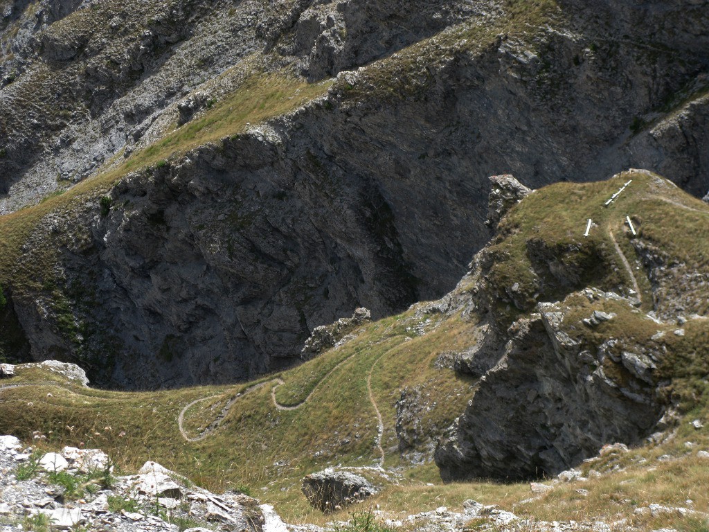 Et le sentier va dérouler ses lacets jusqu'en bas