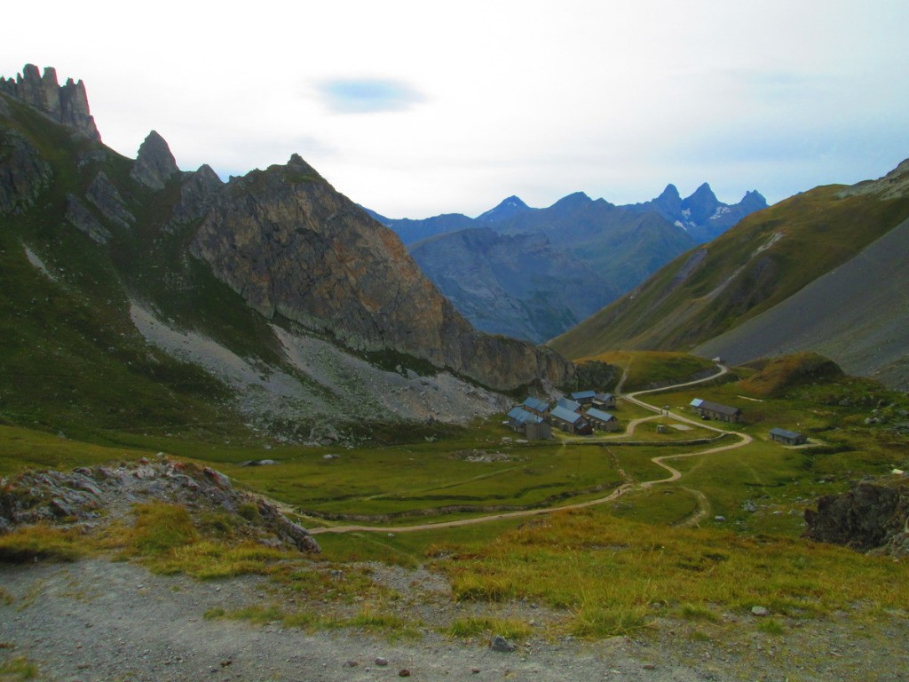 Camp des Rochilles et Aiguilles d'Arves.