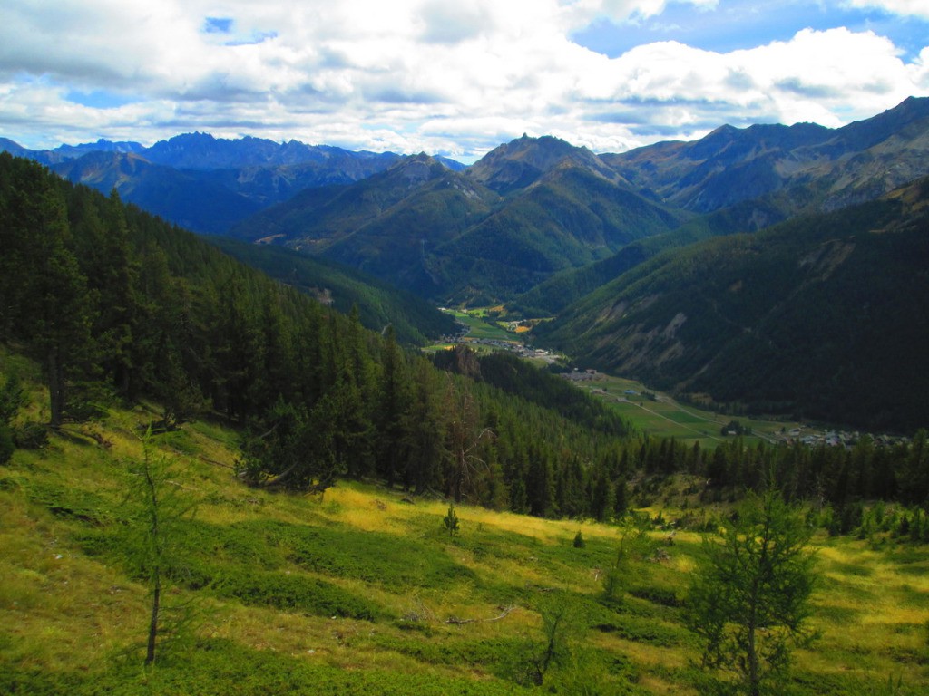 Arvieux depuis le sentier du col Tronchet.