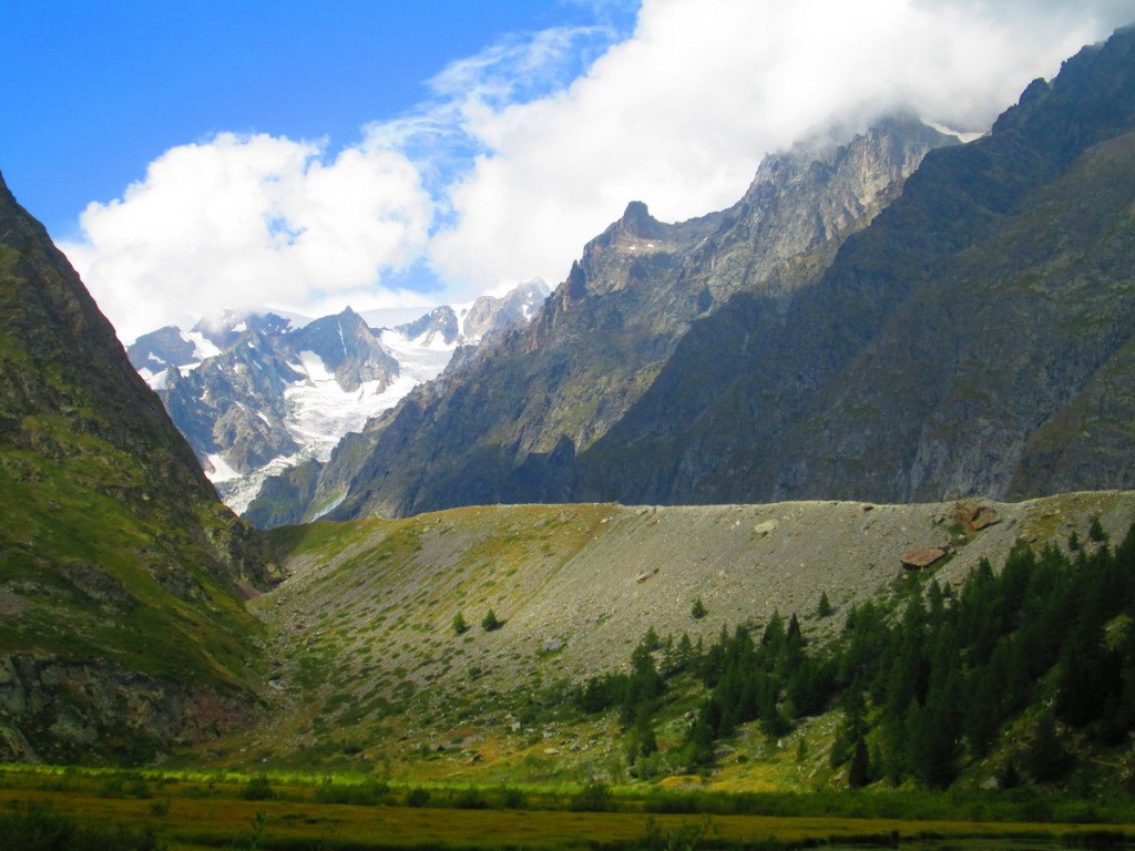 Moraine du glacier de Miage et contreforts du Mt Blanc