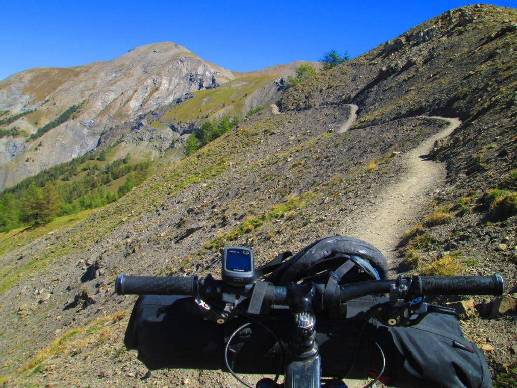 Sentier montant à la Baisse de Prenier.