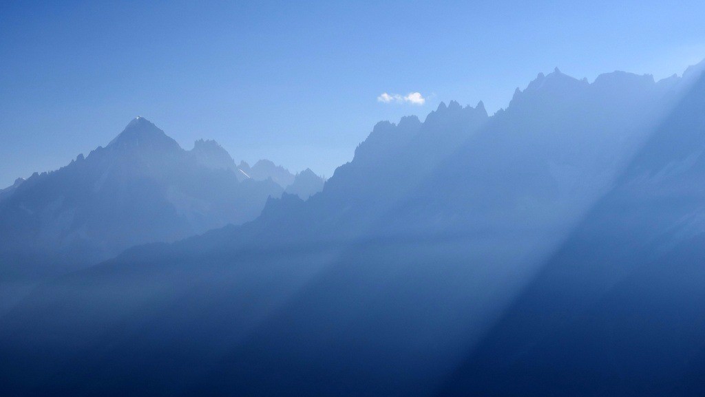 Les arêtes chamoniardes au petit matin