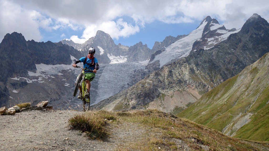 En attendant les copains, on s'amuse avec le Mont Dolen