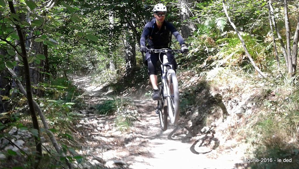 #17 Gilles s Gilles s'envole sur le sentier Ale ale