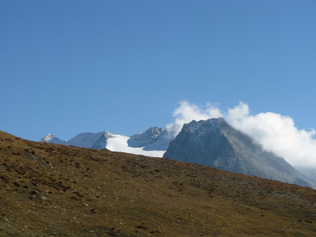 Montée à la Bistine pass, vue sur le massif du Hübschorn