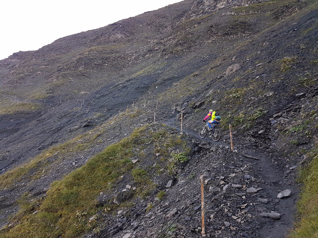 Le sentier, Col du Mont Lachat > La Chalette : il faut avoir un peu d'équilibre, pour moi c'est le top.