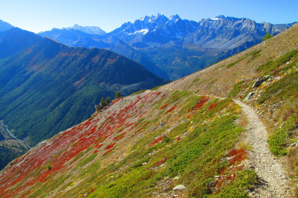 Début de descente de la Crête des Chambrettes: Font Sancte au fond