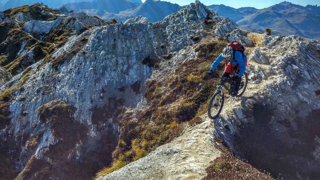 Passage sur le fil, chute proscrite