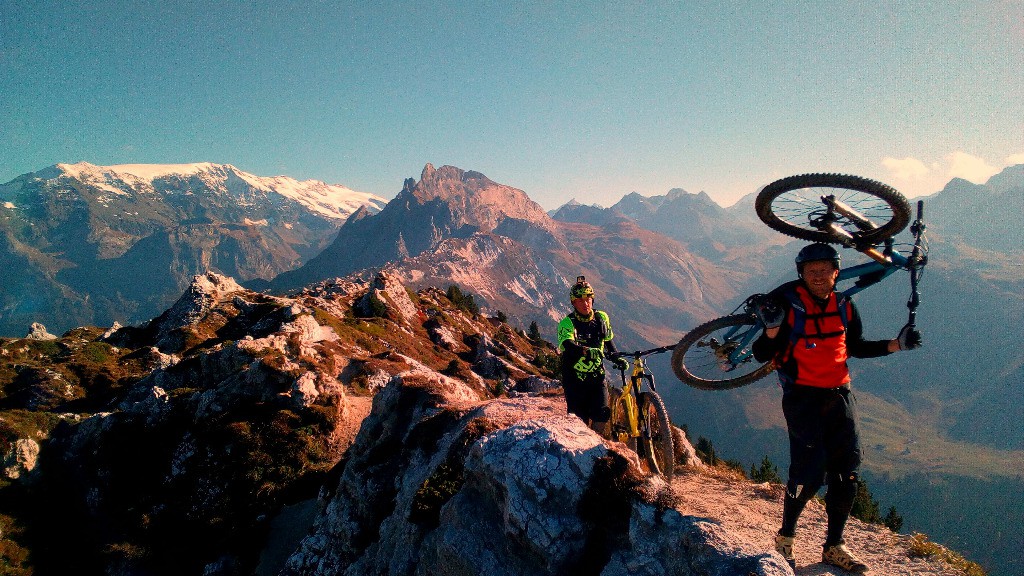 Damien et Seb qui arrivent à la Dent du Villard