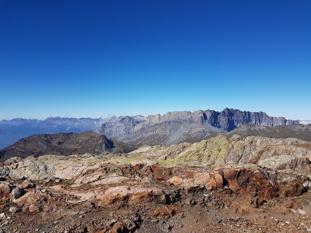 Les alentours des Lac Noirs : Des roches de toutes les natures, une belle palette de couleurs. 