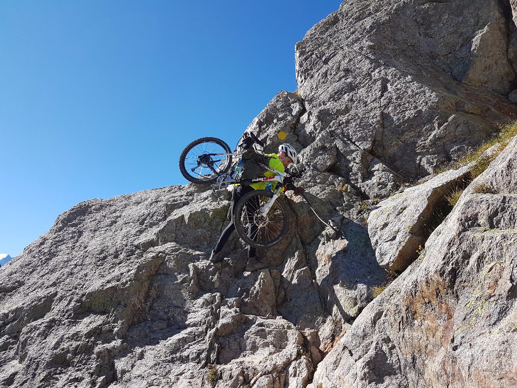 Les mains courantes au Col de la Gliére : le passage le plus difficile, voila pourquoi il faut les deux mains libres.