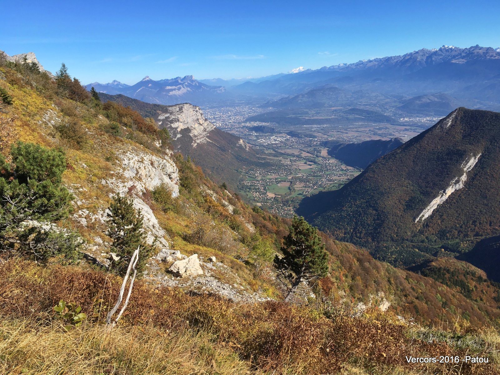 vue plongeante sur le Sud Grenoblois, Belledone et le Mont blanc 