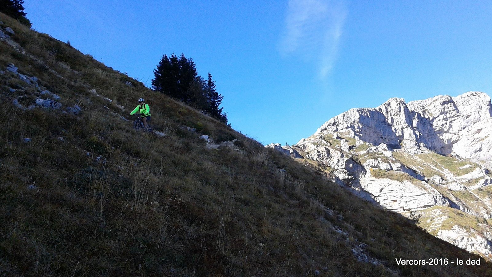 descente finale éclairée par la face S du Pic St Michel