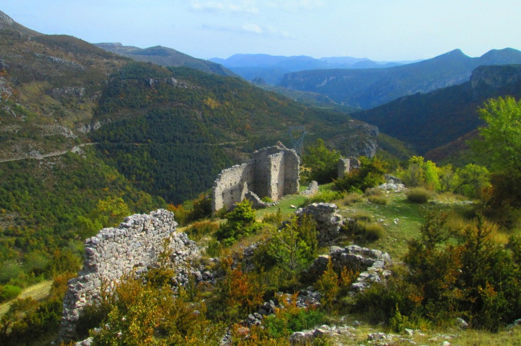 Ruines de Chateauneuf les Moustiers