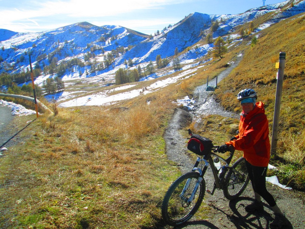 Départ du col d'Allos; il y a de la neige et ça pique !