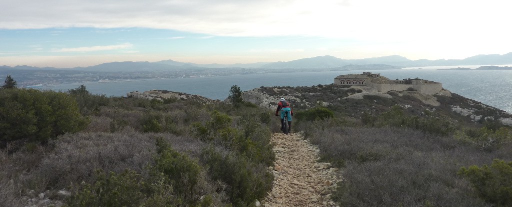 #8 Alain file vers le Fort de Niolon Alain file vers le Fort de Niolon