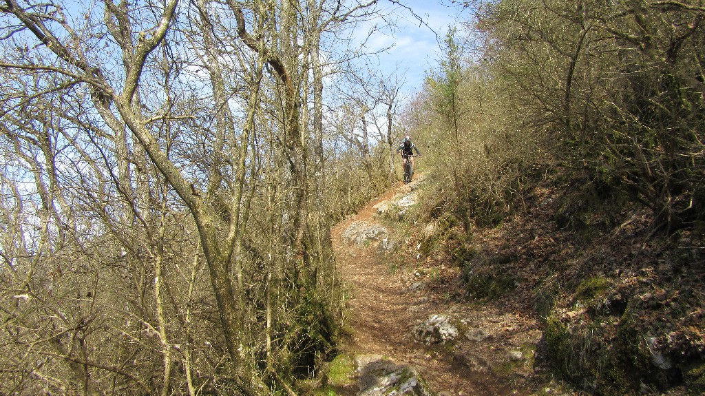 Dans la descente de la Grotte des Fées