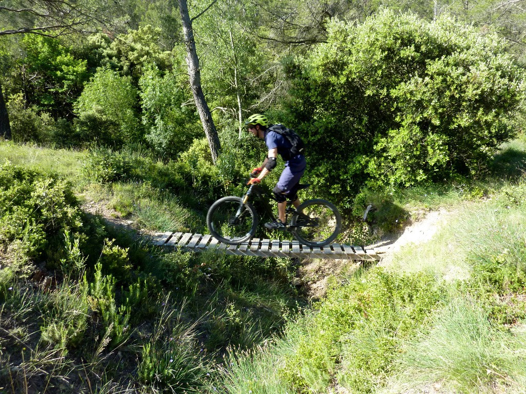 Passerelle sur le sentier du Vallat Meyrol