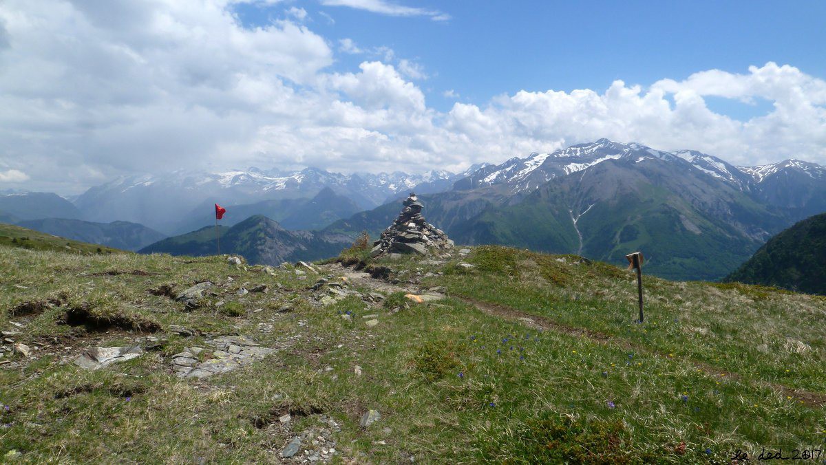 cairn ou fanion (pour le trail de dimanche 4 Juin)