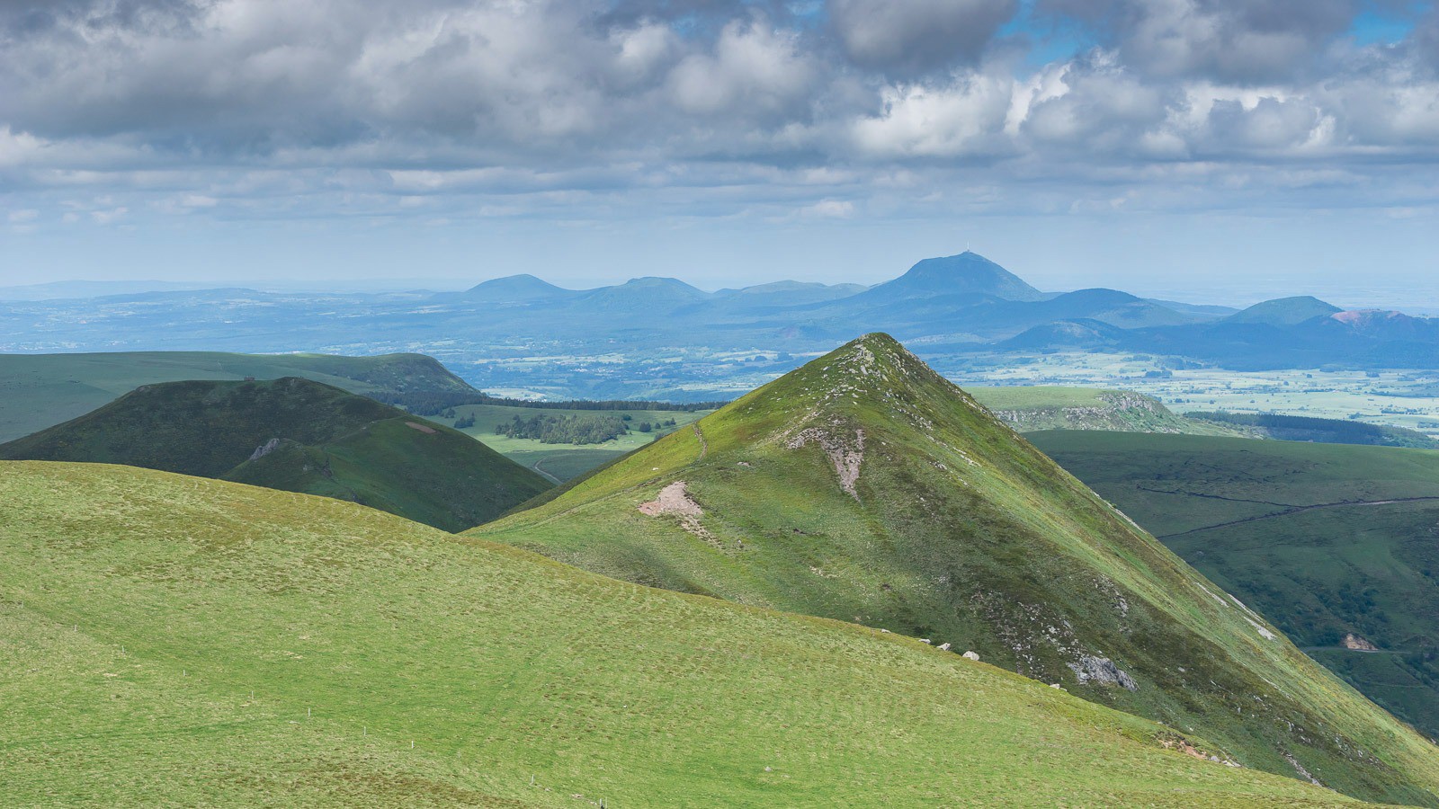 #7 Puy de Dome au fond Puy de Dome au fond