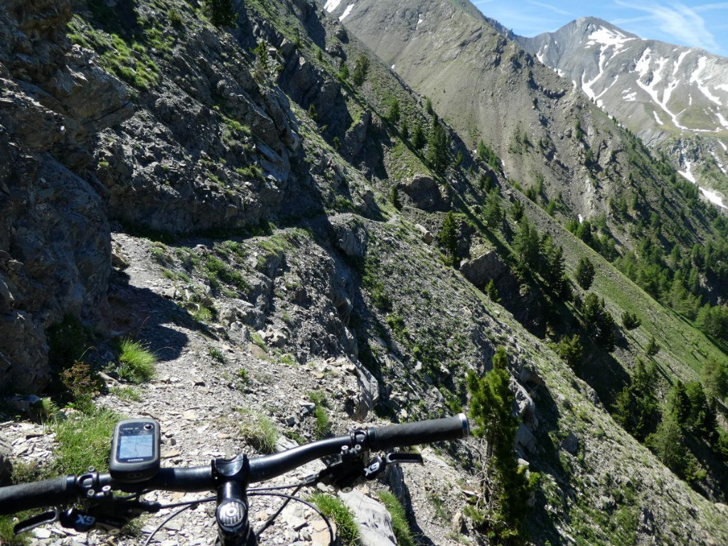 Sentier parfois aérien