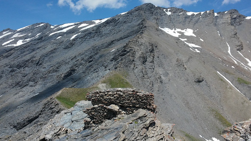 Casemate militaire au dessus du passo Roccia Verde face à la pointe de Paumont