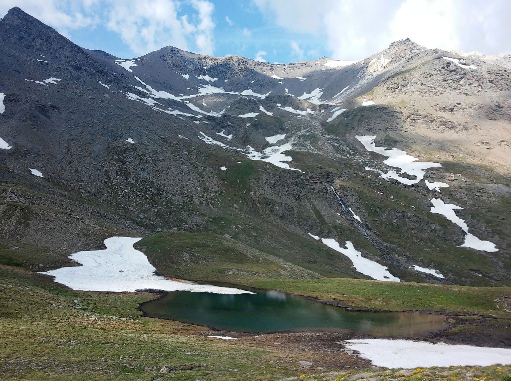 Lac au col du Fréjus sur fond de Grand Argentier