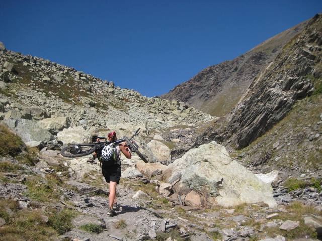 #9 Col d Col d'Urine : Enorme éboulis, mais heureusement on passe à côté.