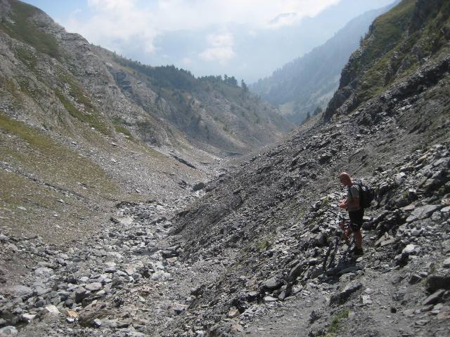 #8 Col d Col d'Urine : Il y a un sentier dans ce machin ?