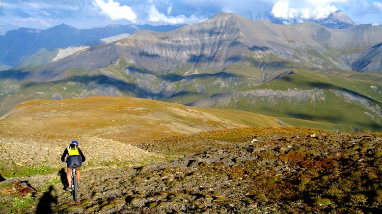 Changement de décor : On retrouve la verdure en descendant sur le col