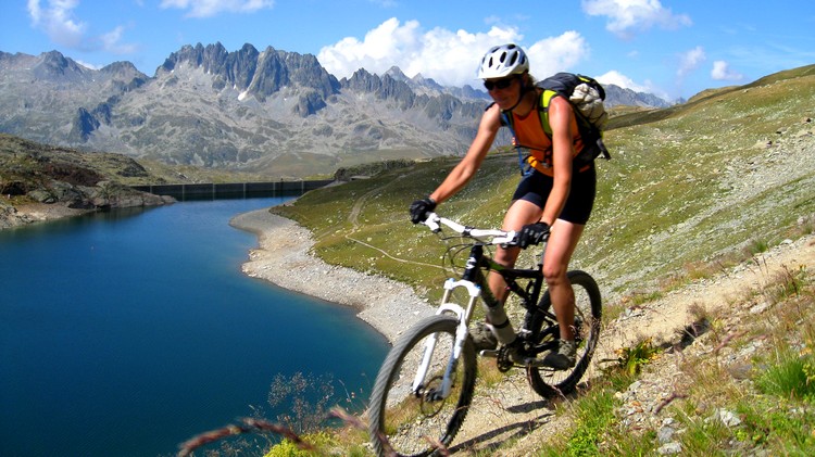 Lac Bramant : Anne-Cé sur fond d'Aiguilles de l'Argentière